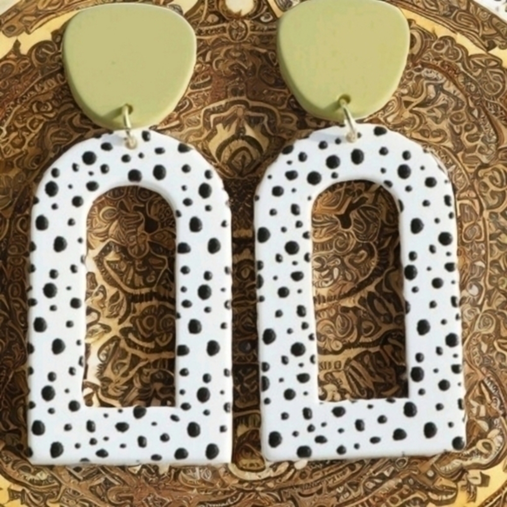 MODCLOTH ACRYLIC MOD PRINT EARRINGS